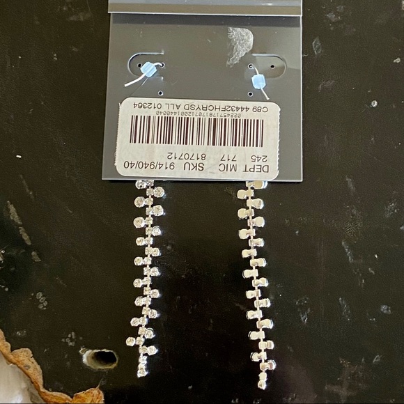 CEZANNE Long Dangly Rhinestone Earrings NWT - Picture 5 of 7